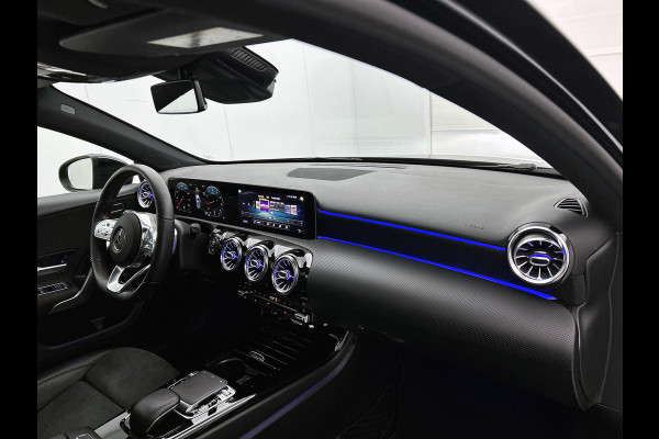 Mercedes-Benz A-Klasse 200 Business Solution AMG (PANORAMADAK, SFEERVERLICHTING, 360 CAMERA, GOED ONDERHOUDEN)