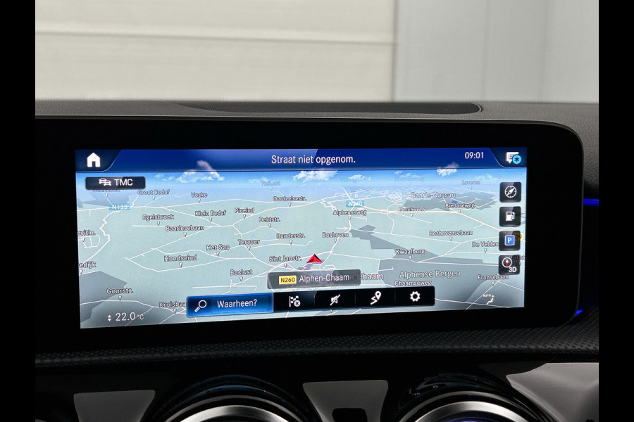 Mercedes-Benz A-Klasse 200 Business Solution AMG (PANORAMADAK, SFEERVERLICHTING, 360 CAMERA, GOED ONDERHOUDEN)