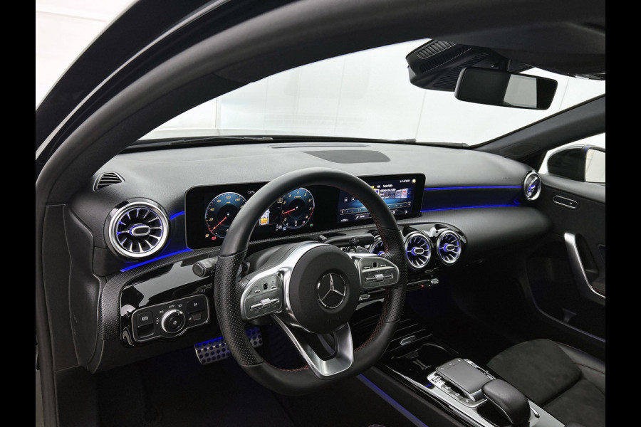 Mercedes-Benz A-Klasse 200 Business Solution AMG (PANORAMADAK, SFEERVERLICHTING, 360 CAMERA, GOED ONDERHOUDEN)