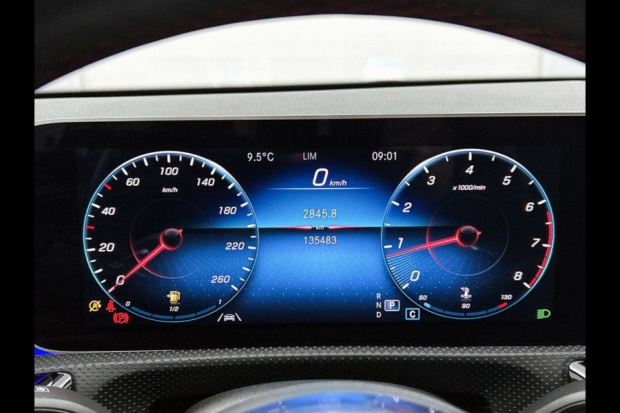 Mercedes-Benz A-Klasse 200 Business Solution AMG (PANORAMADAK, SFEERVERLICHTING, 360 CAMERA, GOED ONDERHOUDEN)