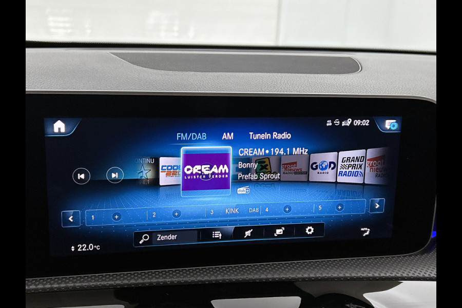 Mercedes-Benz A-Klasse 200 Business Solution AMG (PANORAMADAK, SFEERVERLICHTING, 360 CAMERA, GOED ONDERHOUDEN)