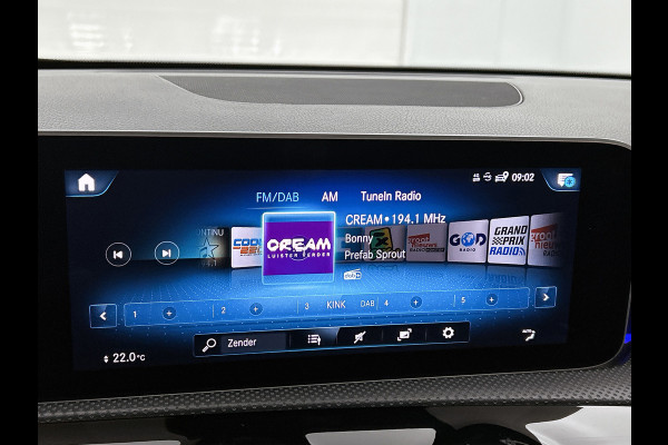 Mercedes-Benz A-Klasse 200 Business Solution AMG (PANORAMADAK, SFEERVERLICHTING, 360 CAMERA, GOED ONDERHOUDEN)