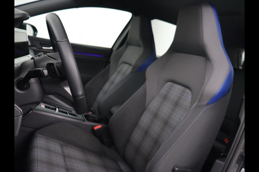 Volkswagen Golf 1.4 eHybrid GTE | Adaptive cruise | Camera | Park Assist | Carplay | Navigatie | Sfeerverlichting | LED Plus | Sportstoelen | Climate control | PHEV | Plug In