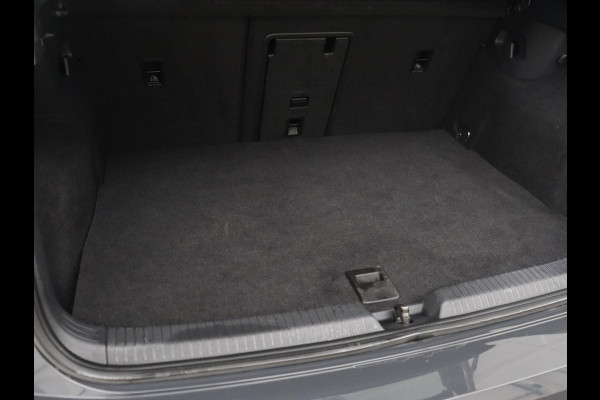 Volkswagen Golf 1.4 eHybrid GTE | Adaptive cruise | Camera | Park Assist | Carplay | Navigatie | Sfeerverlichting | LED Plus | Sportstoelen | Climate control | PHEV | Plug In