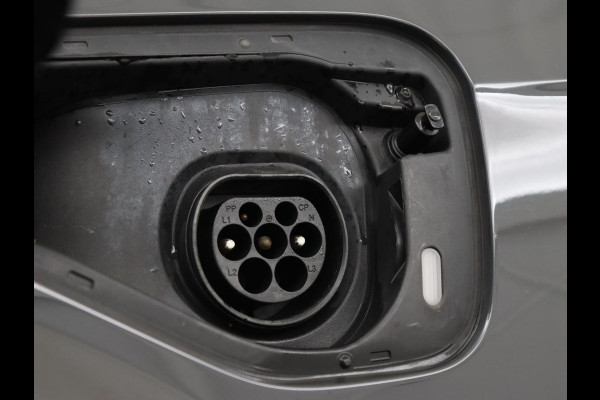 Volkswagen Golf 1.4 eHybrid GTE | Adaptive cruise | Camera | Park Assist | Carplay | Navigatie | Sfeerverlichting | LED Plus | Sportstoelen | Climate control | PHEV | Plug In