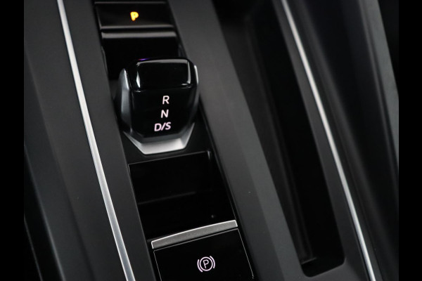 Volkswagen Golf 1.4 eHybrid GTE | Adaptive cruise | Camera | Park Assist | Carplay | Navigatie | Sfeerverlichting | LED Plus | Sportstoelen | Climate control | PHEV | Plug In