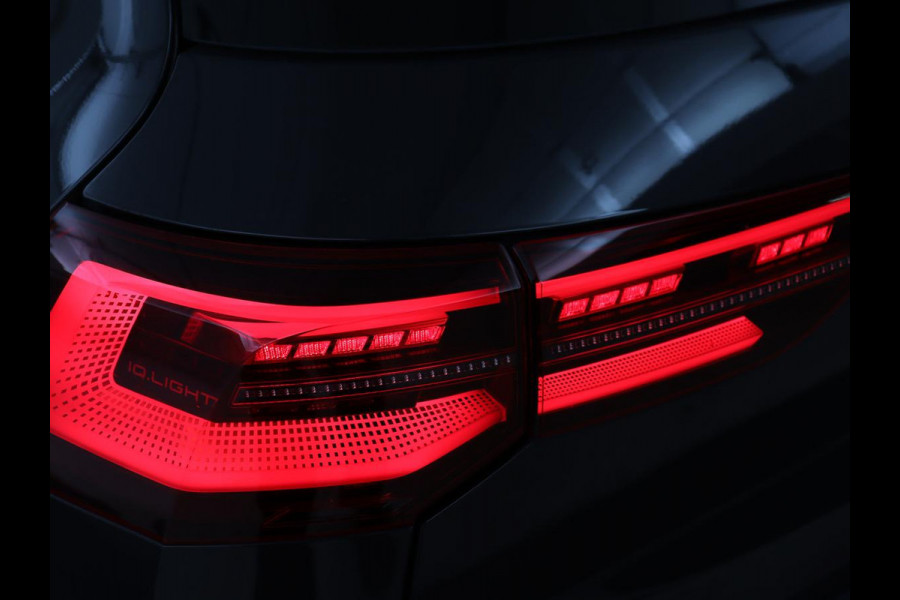 Volkswagen Golf 1.4 eHybrid GTE | Adaptive cruise | Camera | Park Assist | Carplay | Navigatie | Sfeerverlichting | LED Plus | Sportstoelen | Climate control | PHEV | Plug In