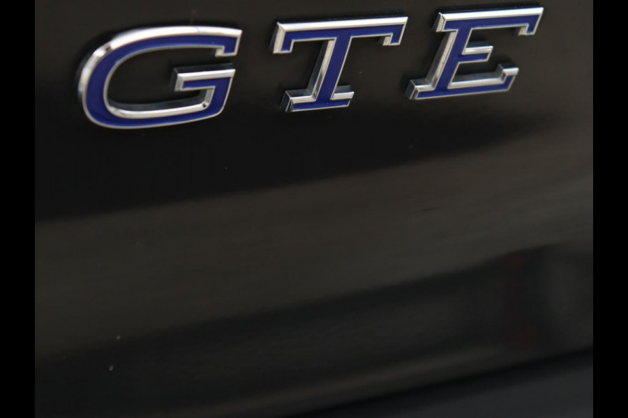 Volkswagen Golf 1.4 eHybrid GTE | Adaptive cruise | Camera | Park Assist | Carplay | Navigatie | Sfeerverlichting | LED Plus | Sportstoelen | Climate control | PHEV | Plug In