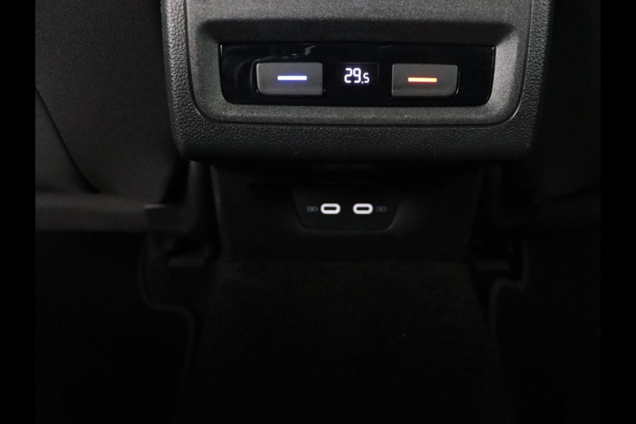 Volkswagen Golf 1.4 eHybrid GTE | Adaptive cruise | Camera | Park Assist | Carplay | Navigatie | Sfeerverlichting | LED Plus | Sportstoelen | Climate control | PHEV | Plug In