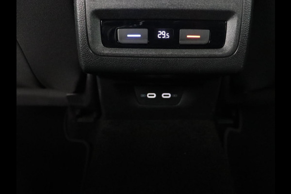 Volkswagen Golf 1.4 eHybrid GTE | Adaptive cruise | Camera | Park Assist | Carplay | Navigatie | Sfeerverlichting | LED Plus | Sportstoelen | Climate control | PHEV | Plug In