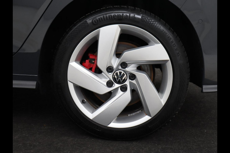 Volkswagen Golf 1.4 eHybrid GTE | Adaptive cruise | Camera | Park Assist | Carplay | Navigatie | Sfeerverlichting | LED Plus | Sportstoelen | Climate control | PHEV | Plug In