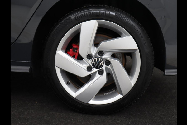 Volkswagen Golf 1.4 eHybrid GTE | Adaptive cruise | Camera | Park Assist | Carplay | Navigatie | Sfeerverlichting | LED Plus | Sportstoelen | Climate control | PHEV | Plug In