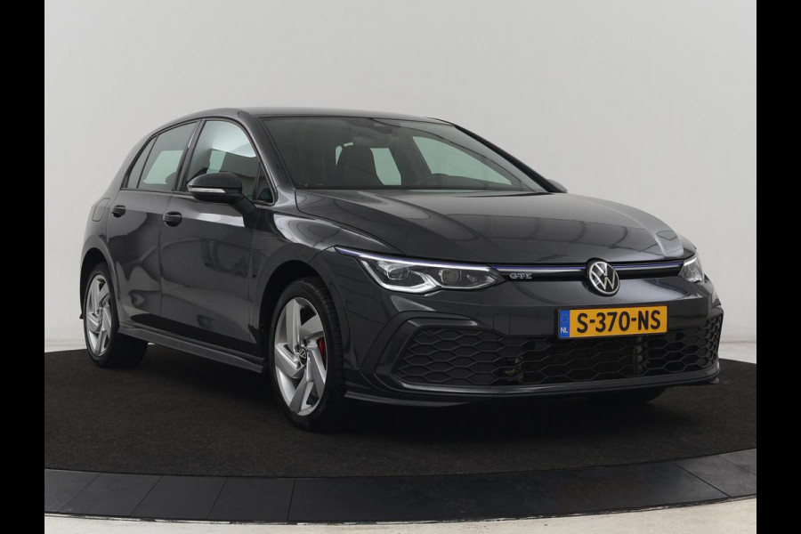 Volkswagen Golf 1.4 eHybrid GTE | Adaptive cruise | Camera | Park Assist | Carplay | Navigatie | Sfeerverlichting | LED Plus | Sportstoelen | Climate control | PHEV | Plug In