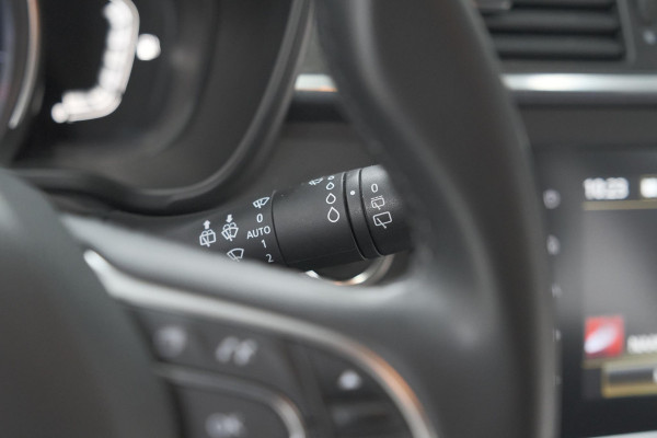 Renault Kadjar 1.3 TCe 140 EDC Limited | Trekhaak | Allseason banden | Stoelverwarming | Apple Carplay