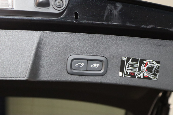 Volvo XC40 1.5 T5 Recharge 262 PK R-Design PHEV, Panoramadak, Leder-Alcantara, Harman/Kardon, Winterpakket