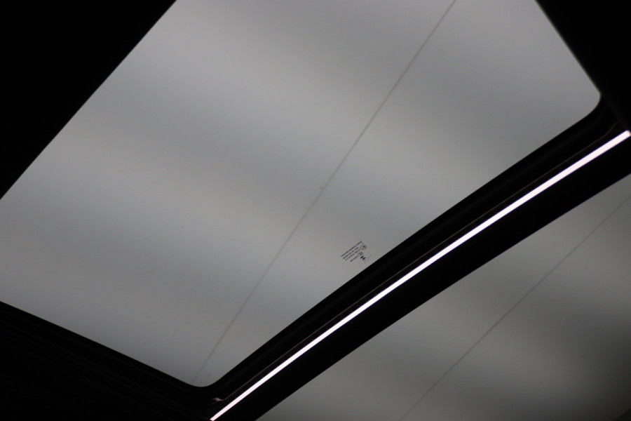 Peugeot 3008 1.6 HYbrid 225 GT Panoramadak, ACC, Camera, Apple Carplay, Sfeerverlichting, LED, DAB, 18''