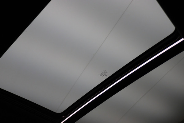 Peugeot 3008 1.6 HYbrid 225 GT Panoramadak, ACC, Camera, Apple Carplay, Sfeerverlichting, LED, DAB, 18''