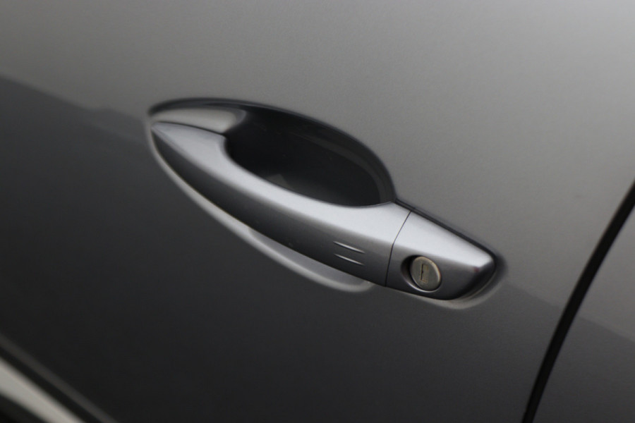 Peugeot 3008 1.6 HYbrid 225 GT Panoramadak, ACC, Camera, Apple Carplay, Sfeerverlichting, LED, DAB, 18''