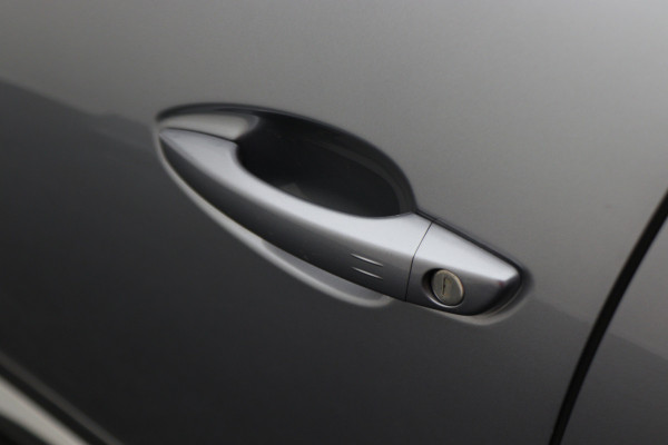 Peugeot 3008 1.6 HYbrid 225 GT Panoramadak, ACC, Camera, Apple Carplay, Sfeerverlichting, LED, DAB, 18''