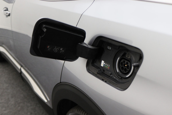 Peugeot 3008 1.6 HYbrid 225 GT Panoramadak, ACC, Camera, Apple Carplay, Sfeerverlichting, LED, DAB, 18''
