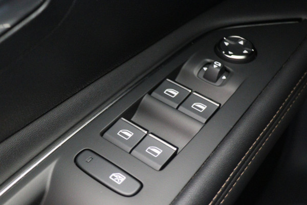 Peugeot 3008 1.6 HYbrid 225 GT Panoramadak, ACC, Camera, Apple Carplay, Sfeerverlichting, LED, DAB, 18''