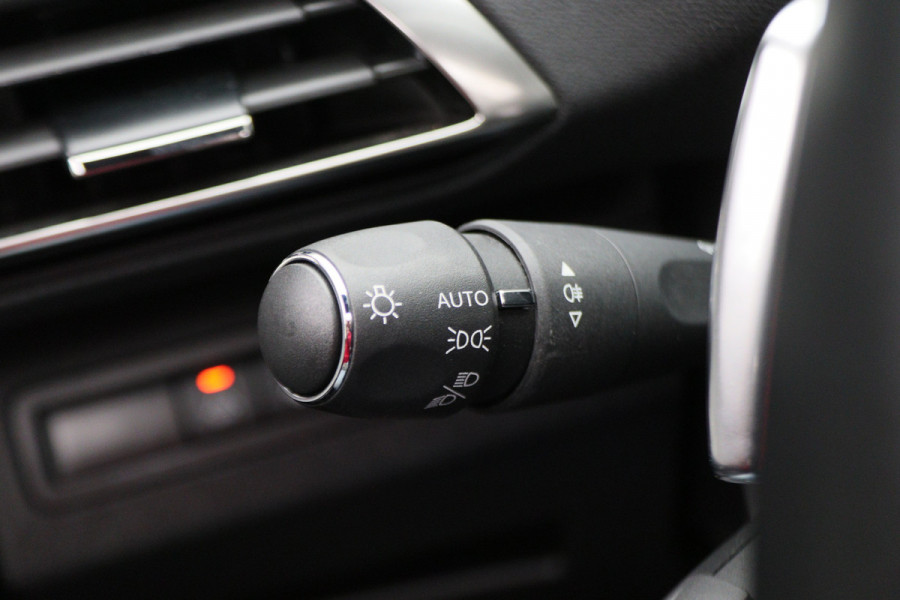 Peugeot 3008 1.6 HYbrid 225 GT Panoramadak, ACC, Camera, Apple Carplay, Sfeerverlichting, LED, DAB, 18''