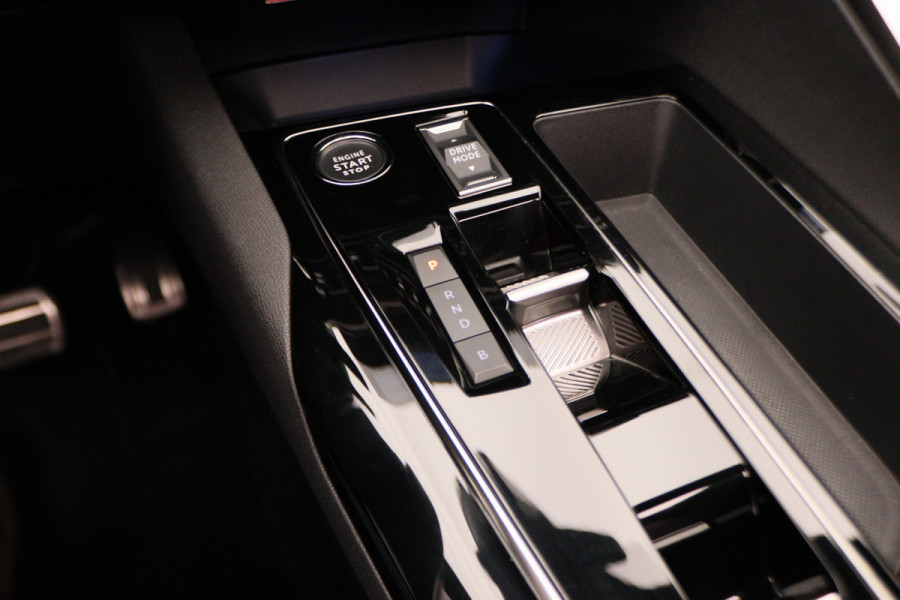 Peugeot 3008 1.6 HYbrid 225 GT Panoramadak, ACC, Camera, Apple Carplay, Sfeerverlichting, LED, DAB, 18''