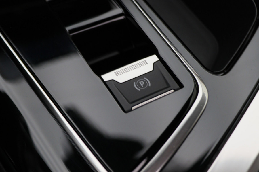Peugeot 3008 1.6 HYbrid 225 GT Panoramadak, ACC, Camera, Apple Carplay, Sfeerverlichting, LED, DAB, 18''
