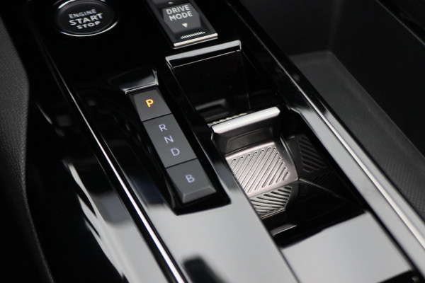 Peugeot 3008 1.6 HYbrid 225 GT Panoramadak, ACC, Camera, Apple Carplay, Sfeerverlichting, LED, DAB, 18''