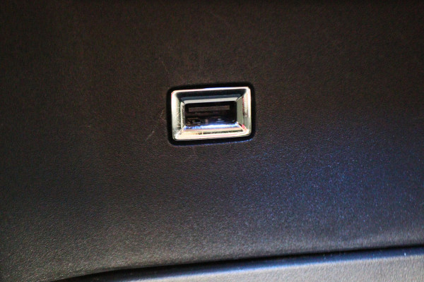 Peugeot 3008 1.6 HYbrid 225 GT Panoramadak, ACC, Camera, Apple Carplay, Sfeerverlichting, LED, DAB, 18''