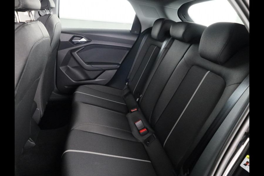 Audi A1 Sportback Advanced edition 25 TFSI 95 pk | Parkeerhulp plus | Automatische airco | Apple carplay | Dak in contrast kleur |