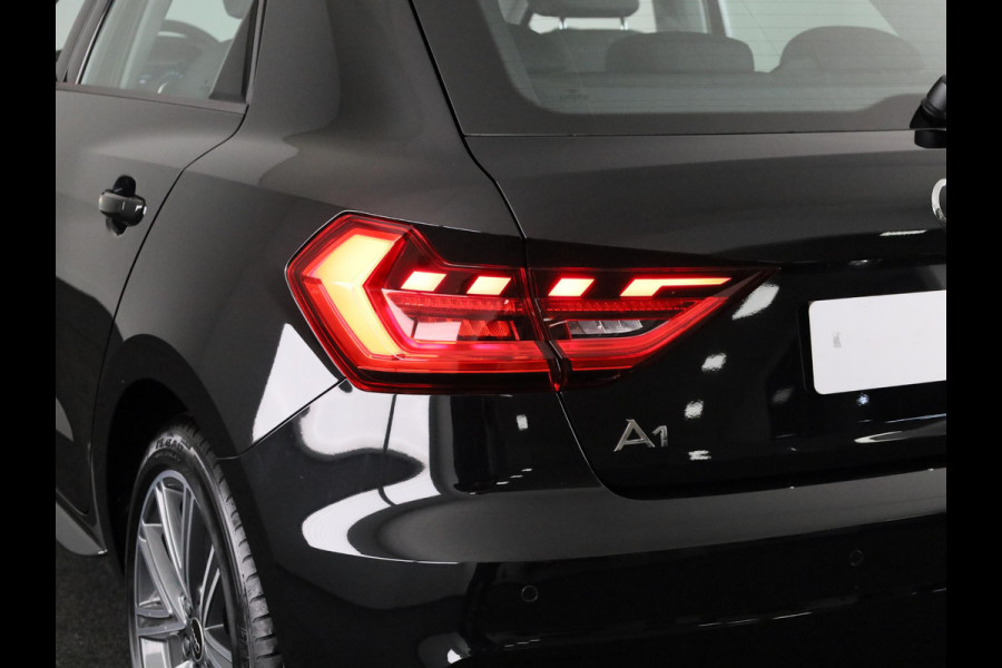 Audi A1 Sportback Advanced edition 25 TFSI 95 pk | Parkeerhulp plus | Automatische airco | Apple carplay | Dak in contrast kleur |
