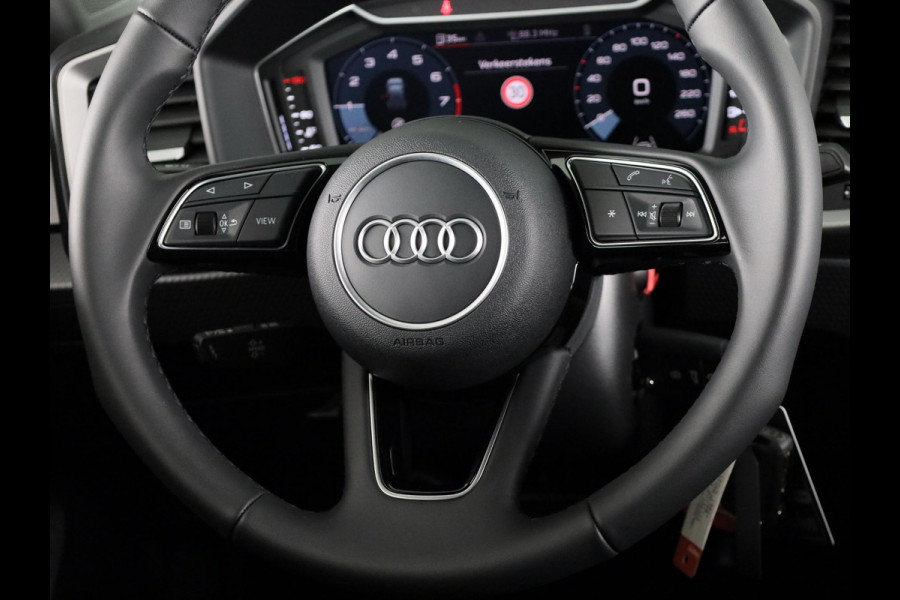 Audi A1 Sportback Advanced edition 25 TFSI 95 pk | Parkeerhulp plus | Automatische airco | Apple carplay | Dak in contrast kleur |