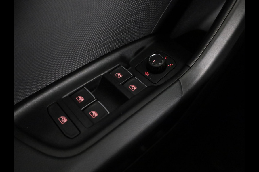 Audi A1 Sportback Advanced edition 25 TFSI 95 pk | Parkeerhulp plus | Automatische airco | Apple carplay | Dak in contrast kleur |