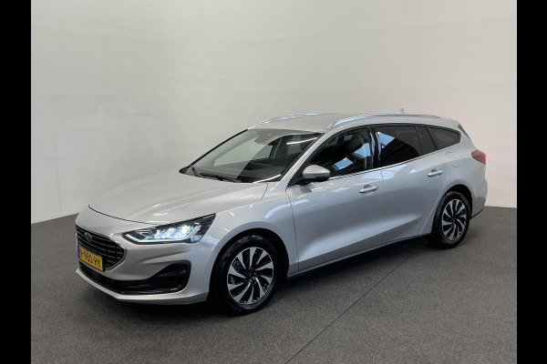 Ford FOCUS Wagon 1.0 EcoBoost Hybrid Titanium Rijklaar incl 12 mnd BOVAG garantie! Airco ECC Navi Carplay PDC VA+ Camera Full LED DAB+ Lichtmetalen velgen