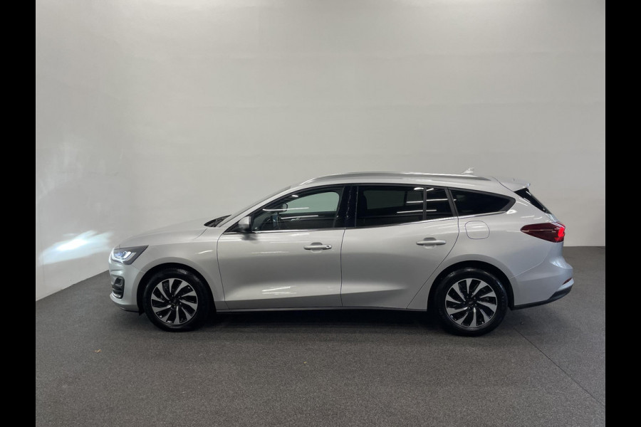 Ford FOCUS Wagon 1.0 EcoBoost Hybrid Titanium Rijklaar incl 12 mnd BOVAG garantie! Airco ECC Navi Carplay PDC VA+ Camera Full LED DAB+ Lichtmetalen velgen