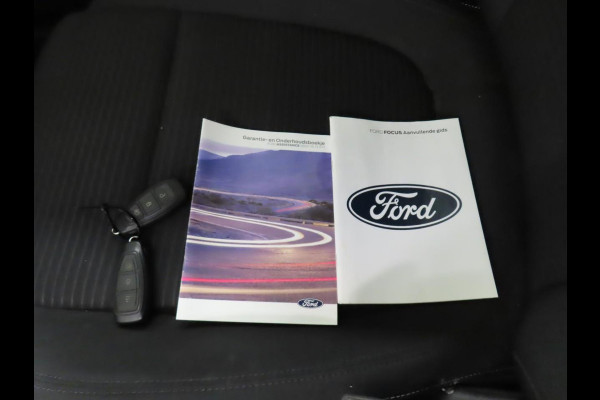 Ford FOCUS Wagon 1.0 EcoBoost Hybrid Titanium Rijklaar incl 12 mnd BOVAG garantie! Airco ECC Navi Carplay PDC VA+ Camera Full LED DAB+ Lichtmetalen velgen