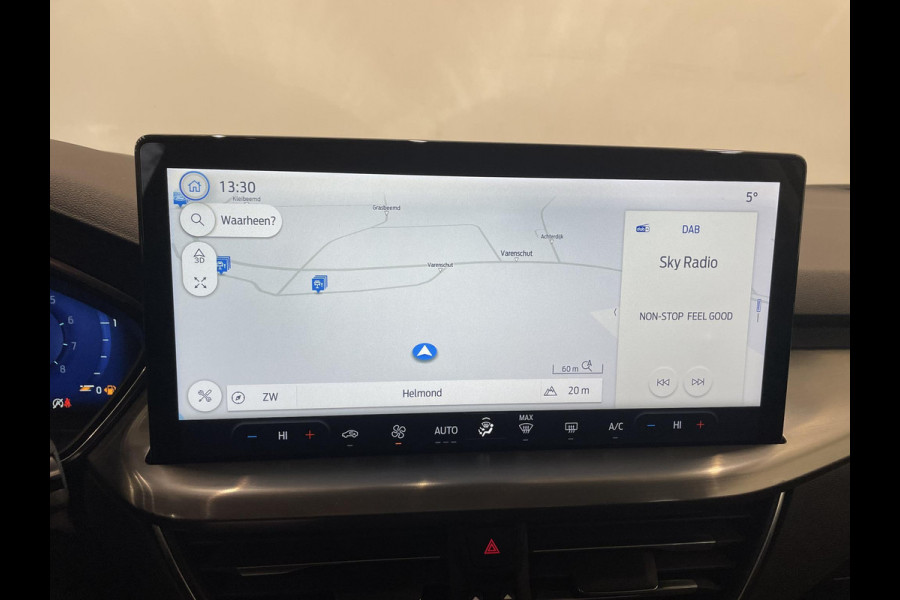 Ford FOCUS Wagon 1.0 EcoBoost Hybrid Titanium Rijklaar incl 12 mnd BOVAG garantie! Airco ECC Navi Carplay PDC VA+ Camera Full LED DAB+ Lichtmetalen velgen