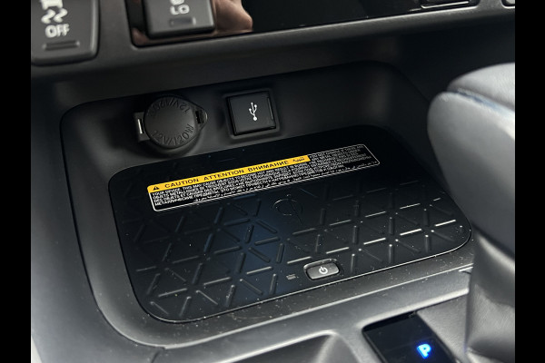 Toyota RAV4 2.5 Plug-in Hybrid AWD Bi-Tone | Navi | LED | Camera | CarPlay | ACC | HUD | 19 inch