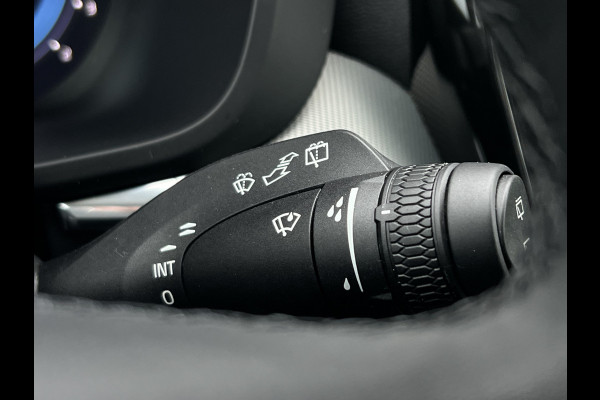 Volvo XC60 B4 Plus Dark | Trekhaak | Navi | Camera | Memory