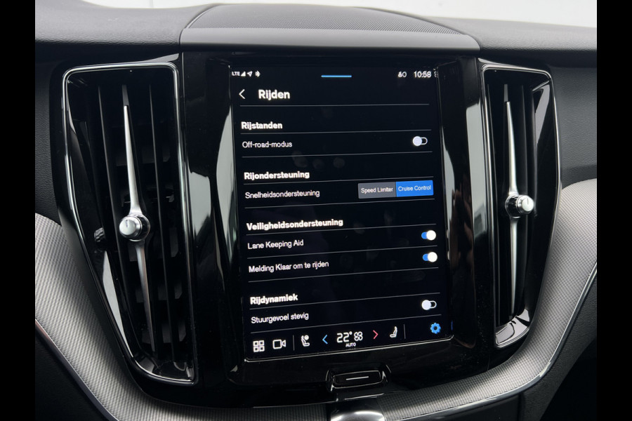 Volvo XC60 B4 Plus Dark | Trekhaak | Navi | Camera | Memory