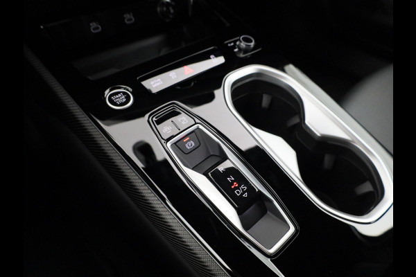 Audi A6 Limousine Edition one e-hybrid 299 pk | Techniekpakket plus | Geheugen stoelen voor | Alcantara/leren bekleding | Interieurdelen carbon |