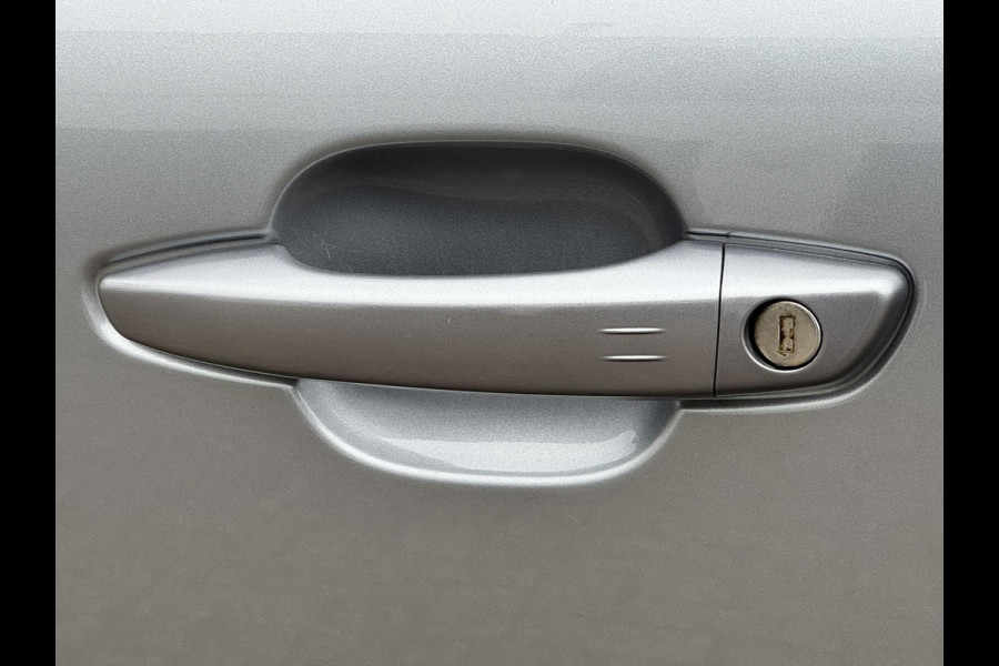 Citroën C4 1.2 Puretech Feel Edition Head-Up display Cruise control Cliomate control Keyless entry/start Navi Apple / Android