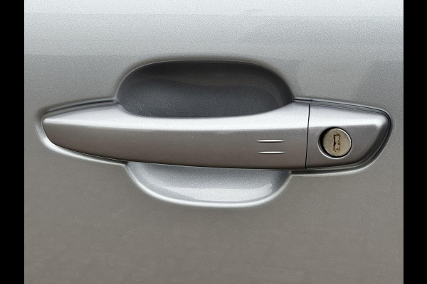 Citroën C4 1.2 Puretech Feel Edition Head-Up display Cruise control Cliomate control Keyless entry/start Navi Apple / Android