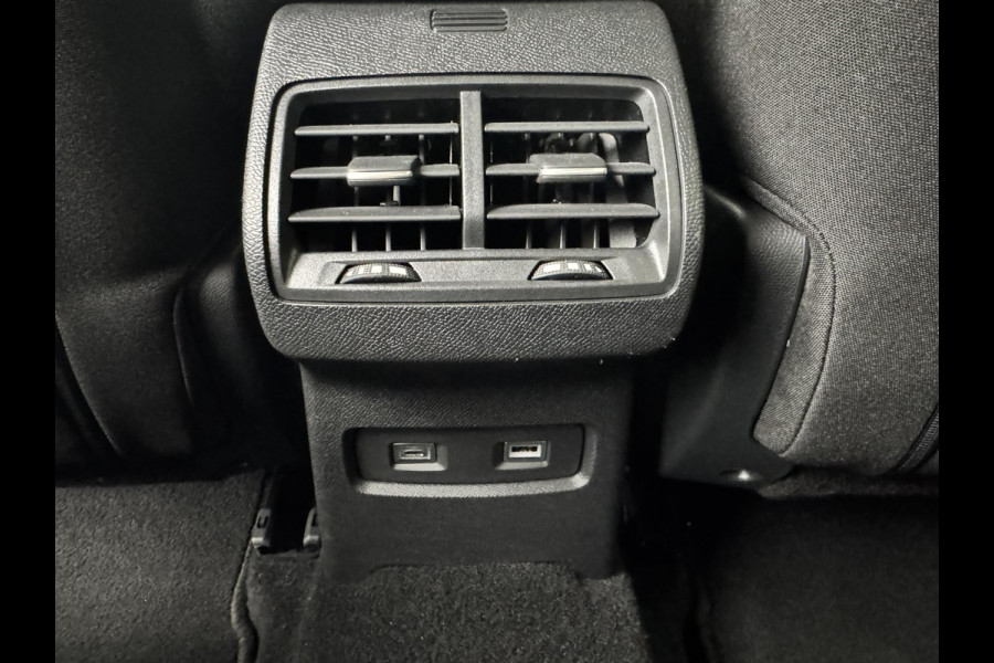 Citroën C4 1.2 Puretech Feel Edition Head-Up display Cruise control Cliomate control Keyless entry/start Navi Apple / Android