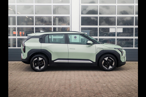 Kia EV3 Air 58.3 kWh | Uit voorraad leverbaar | 17% Bijtelling | Navi | 17" | Adapt. Cruise | Clima | PDC | Dakrails |