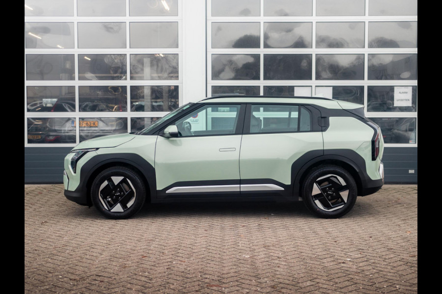 Kia EV3 Air 58.3 kWh | Uit voorraad leverbaar | 17% Bijtelling | Navi | 17" | Adapt. Cruise | Clima | PDC | Dakrails |