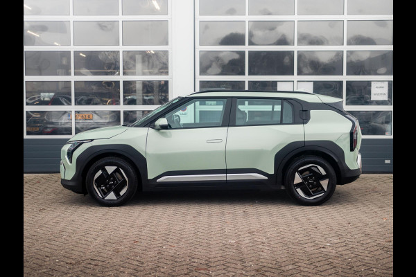 Kia EV3 Air 58.3 kWh | Uit voorraad leverbaar | 17% Bijtelling | Navi | 17" | Adapt. Cruise | Clima | PDC | Dakrails |