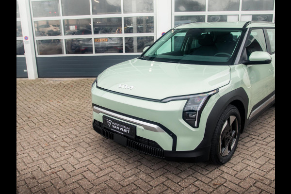 Kia EV3 Air 58.3 kWh | Uit voorraad leverbaar | 17% Bijtelling | Navi | 17" | Adapt. Cruise | Clima | PDC | Dakrails |