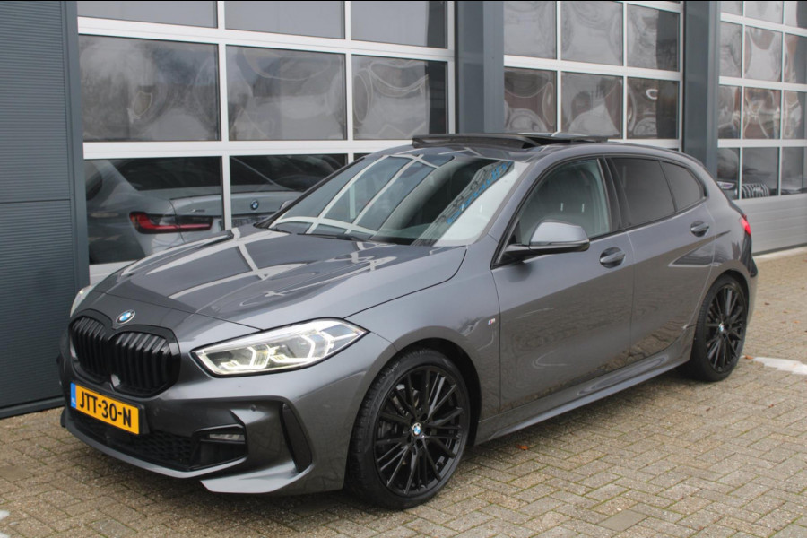 BMW 1-serie 118i M-Sport Shadow | Pano | 19 '' | HIFI | Ambient